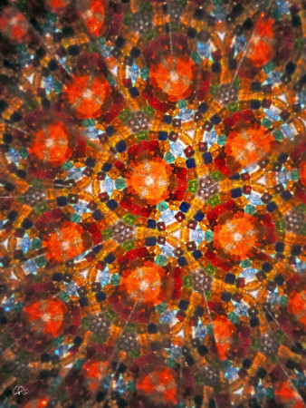 "From cubes to circles: luminous embroidery..." / "Z kostek kruhy: světelná výšivka..."