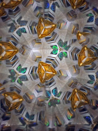 “Unlock the 3 white cubes...” / "Odemkni 3 bílé krychle..."